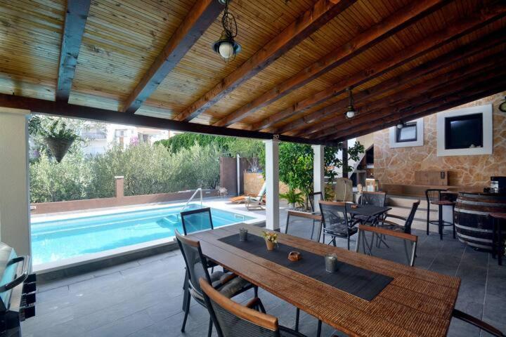 Villa Vlade- From The Heated Pool To The Beach In 1 Minute Есенице Экстерьер фото