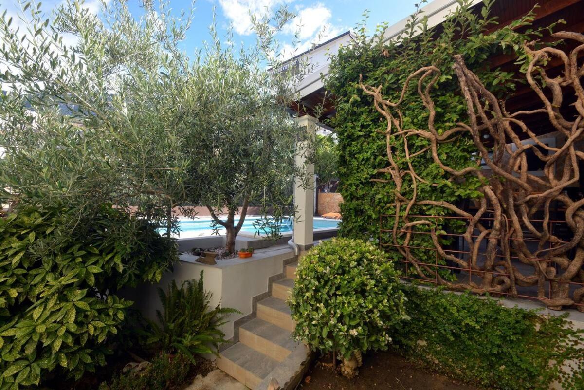 Villa Vlade- From The Heated Pool To The Beach In 1 Minute Есенице Экстерьер фото